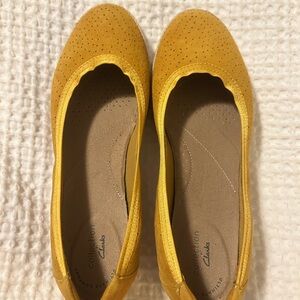 Clarks Mustard Yellow Suede Perforated Ballet Flats - Size 8